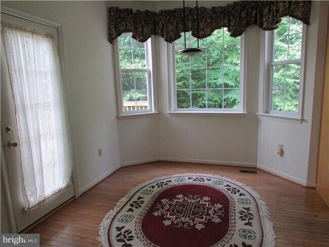 Building Photo - 1 Overlook Ct