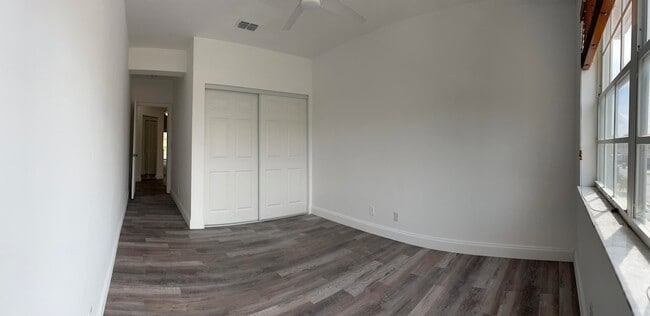 Building Photo - 10253 Vía Hibiscus