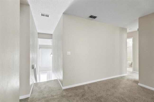 Building Photo - 14 Oakmont Ct