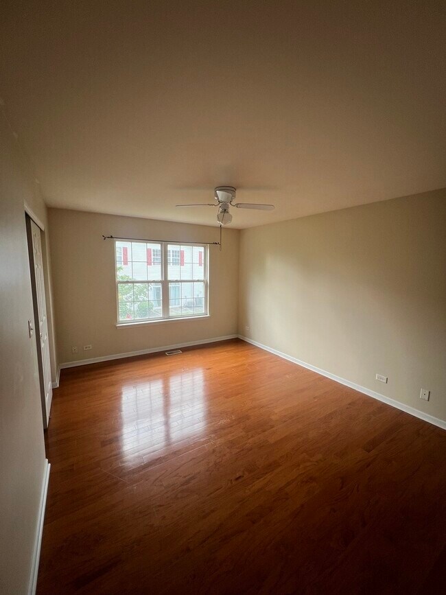 Building Photo - 927 Genesee Dr
