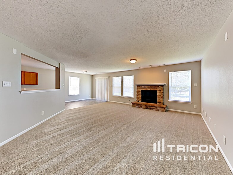 Building Photo - 6880 W Littleton Dr