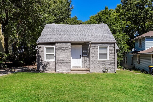 Building Photo - 3810 E 53rd Terrace