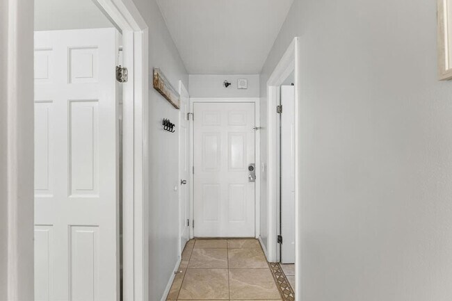 Building Photo - 8743 Thomas Dr