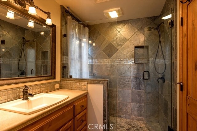 Building Photo - 930 Cameron Dr