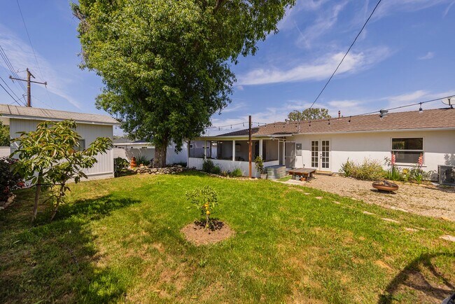 Building Photo - Oak View 3 bedroom 2 bath