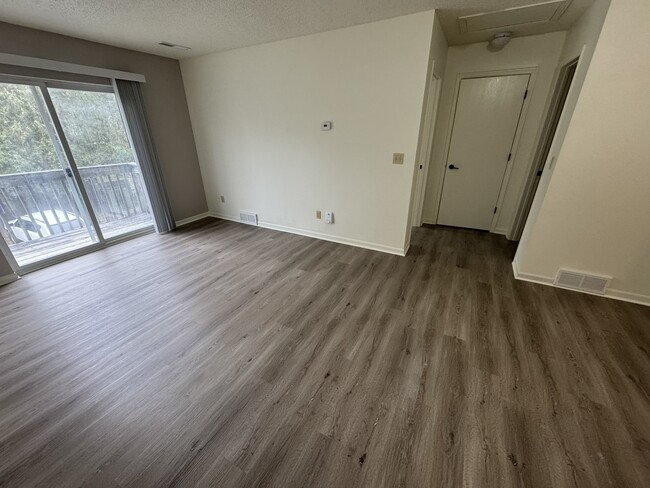 Building Photo - 395