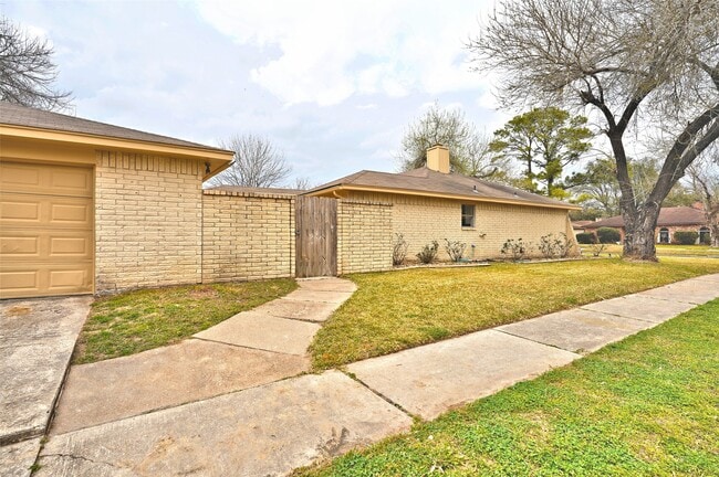 Building Photo - 11203 Verlaine Dr