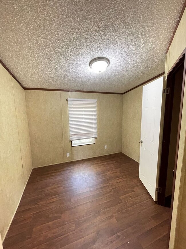 Building Photo - 3 bedroom 2 bath mobile home, LARGE, 1.33 ...