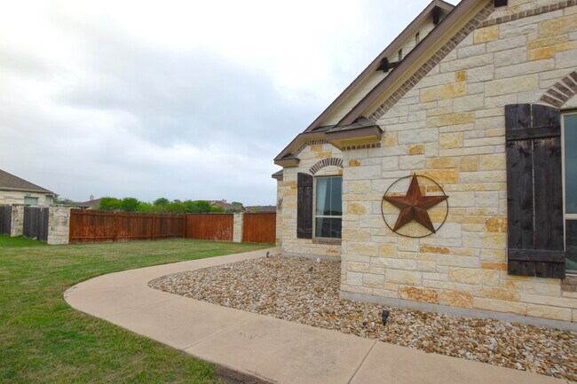 Building Photo - 127 Lightfoot Trail