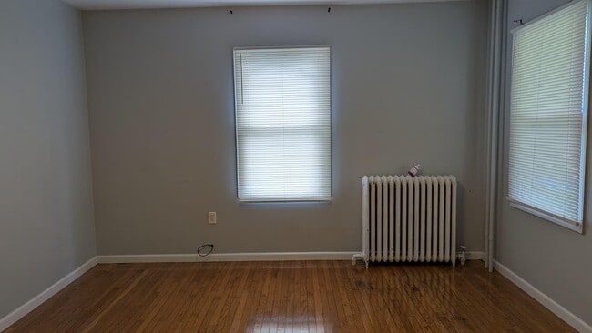 Building Photo - 370 Dyckman St