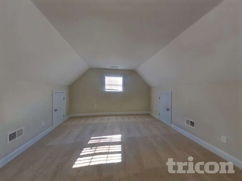 Building Photo - 400 Tomahawk Tr