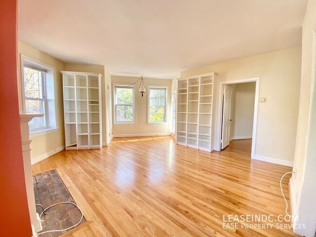 Building Photo - 840 New Hampshire Ave NW