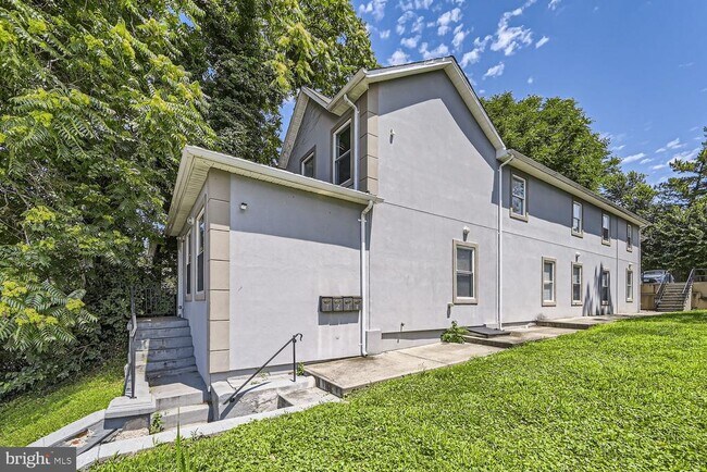 Building Photo - 3715 Falls Rd