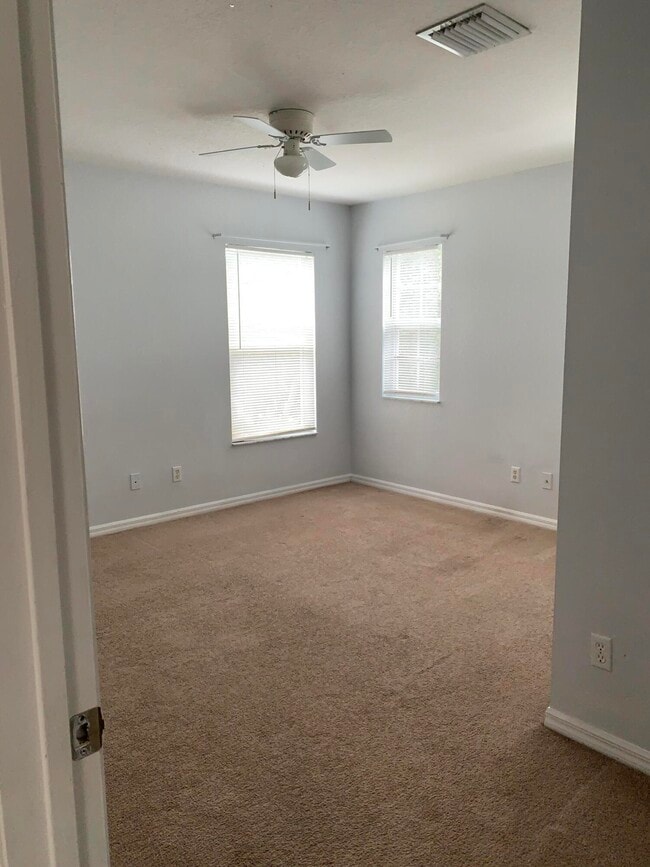 Building Photo - 2155 SE Bell Isle Dr