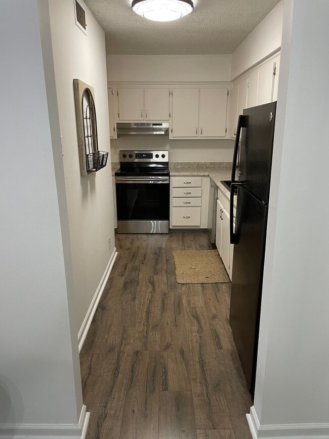 Building Photo - Awesome 2 Bedroom Condo Near the River!