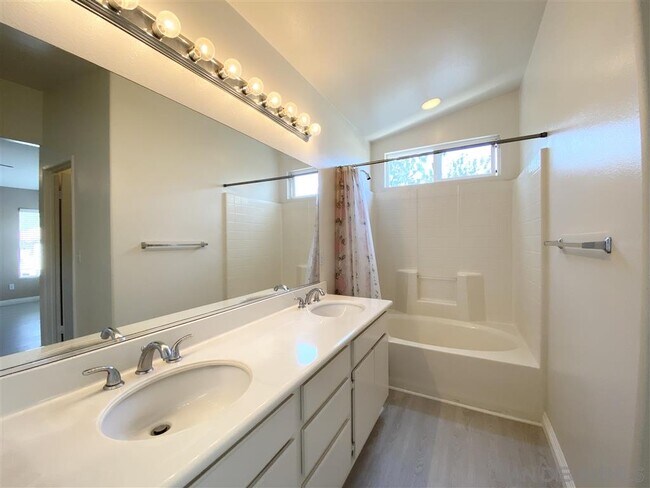 Building Photo - 11577 Compass Point Dr N