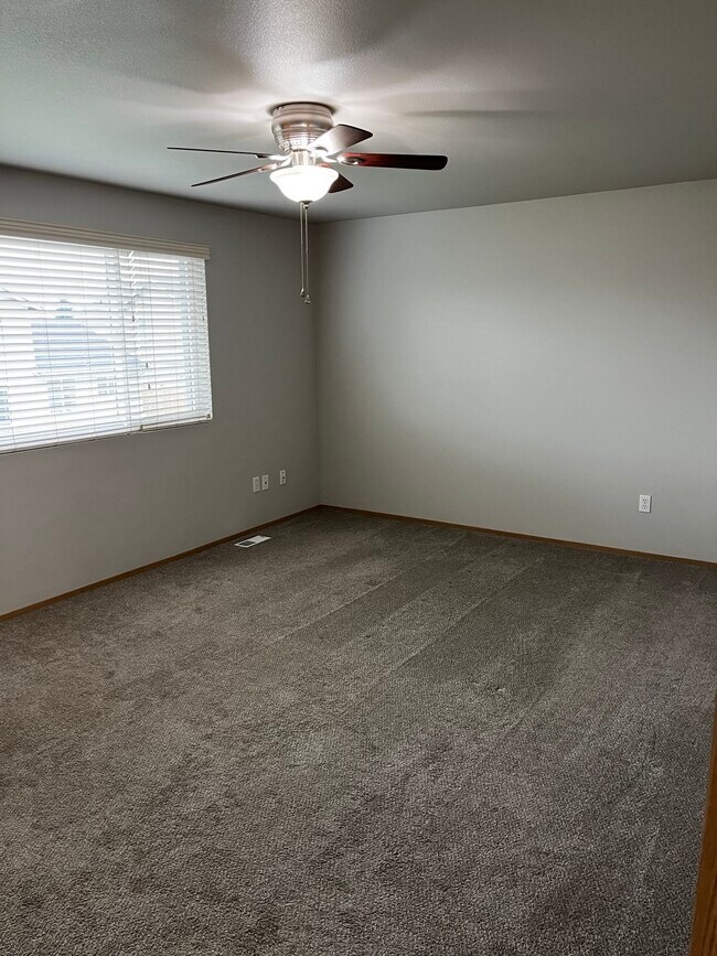 Building Photo - 9982 Greenleaf Loop SE