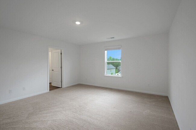 Building Photo - Stunning 4BR House in Hampton