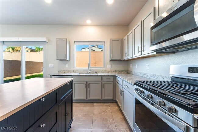 Building Photo - 7865 Rachelis St