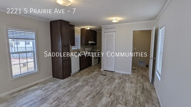 Building Photo - 2221 S Prairie Ave