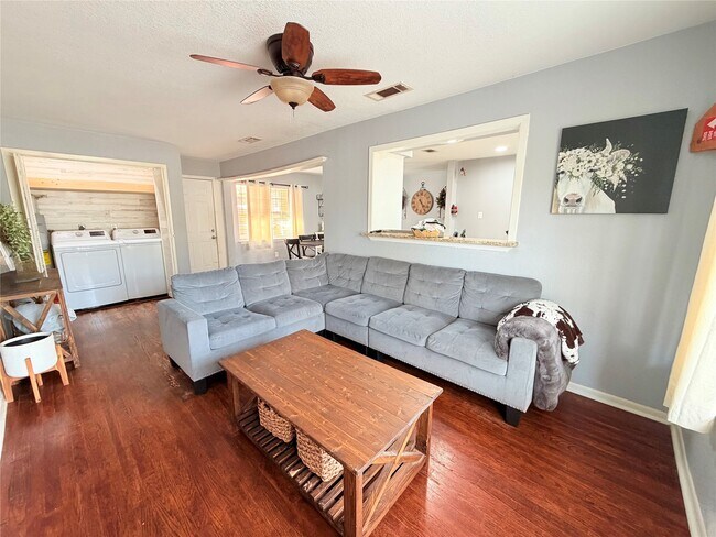 Building Photo - 14790 Cypress Dr