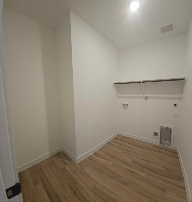 Building Photo - 8414 Bay Oaks Dr