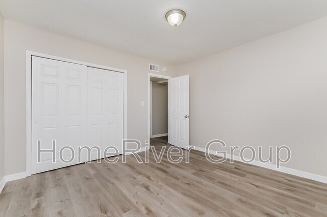 Building Photo - 2107 W Ferris Ave