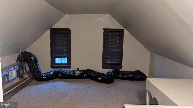 Building Photo - 604 W Holly Ave