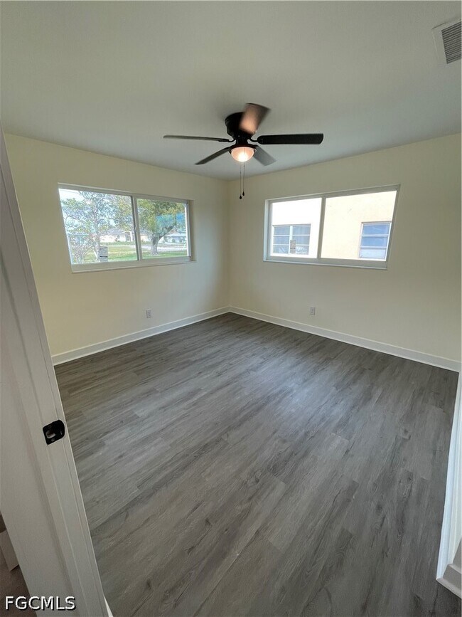 Building Photo - 233 Cape Coral Pkwy E