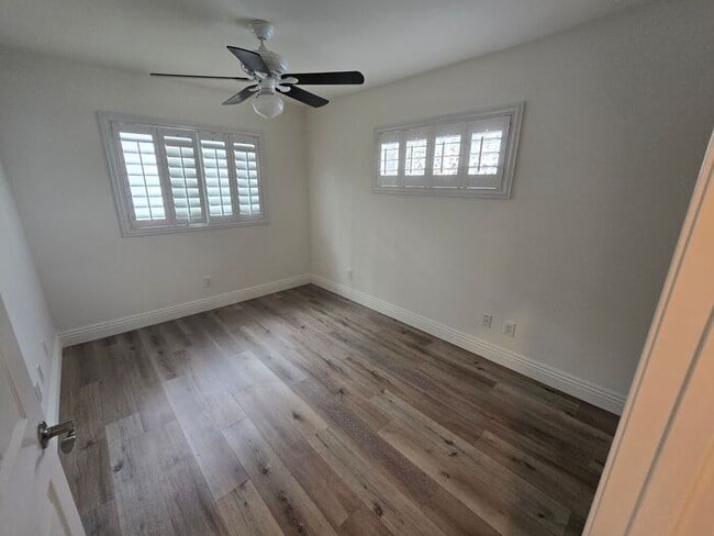 Building Photo - 1 BD / 1 BTH Home on Hornblend with Parking in Pacific Beach San Diego