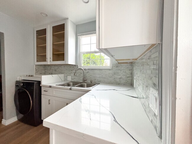 Kitchen - 10506 Haas Ave