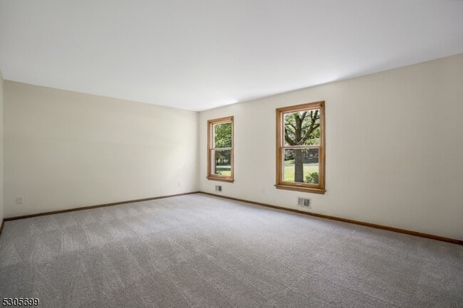 Building Photo - 34 Willow Brook Ln