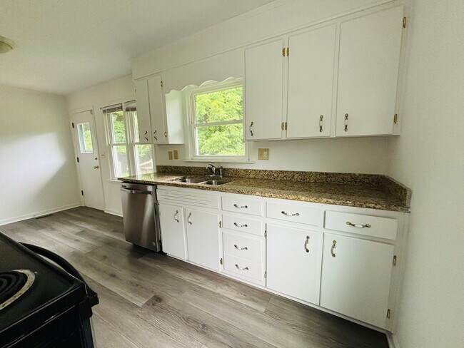 Building Photo - 1480 Boxwood Dr