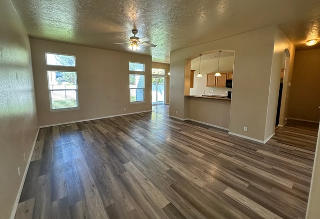 Building Photo - Comfortable & Stylish Single-Level Living ...