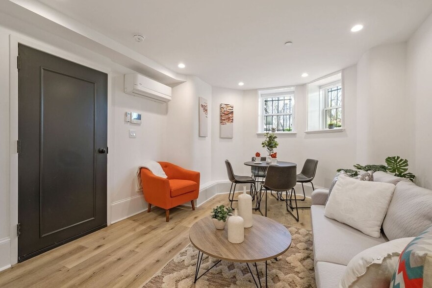 Building Photo - 1979 Biltmore St NW