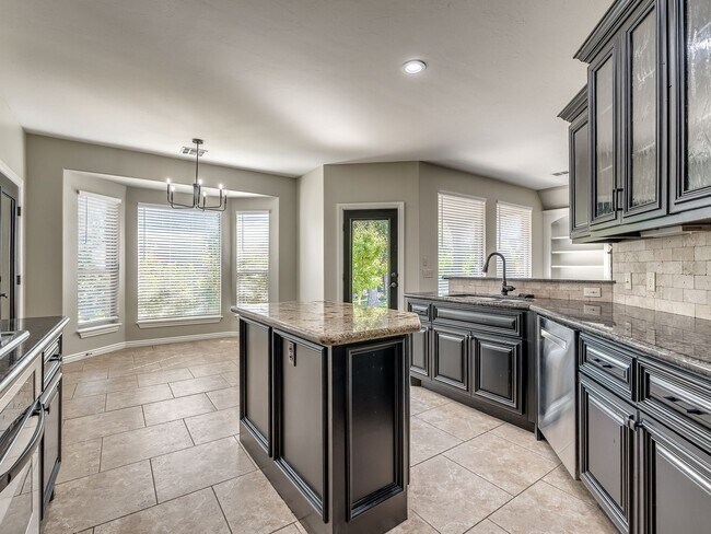 Building Photo - 8900 Belcaro Dr