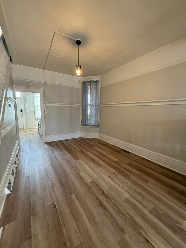 Building Photo - 720-722 W Granite