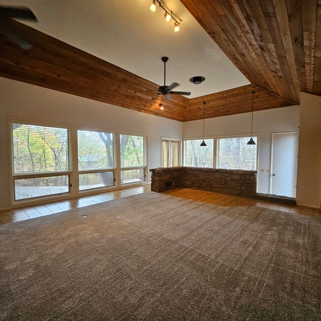 Building Photo - 81 Kincardine Dr