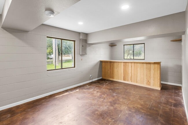 Building Photo - 902-902 Sherwood Forest Dr