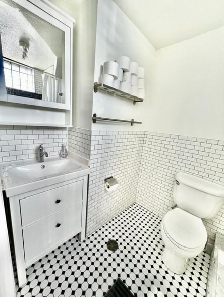 Building Photo - 416 E Main St