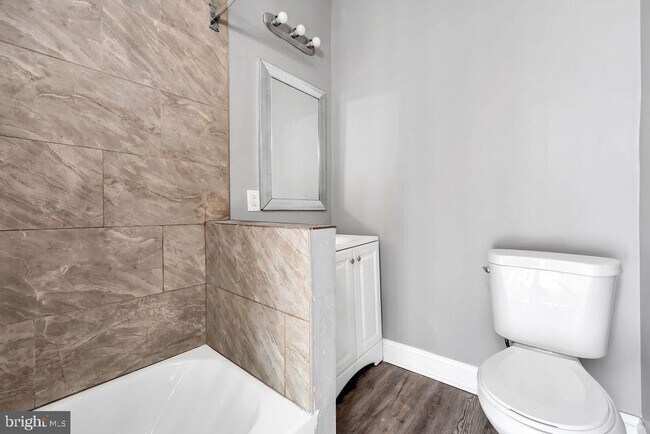 Building Photo - 606 S 52nd St