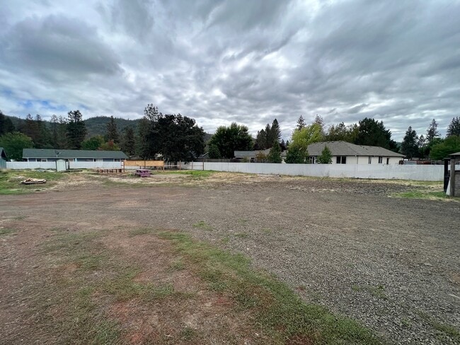 Building Photo - 297 Sowell Dr