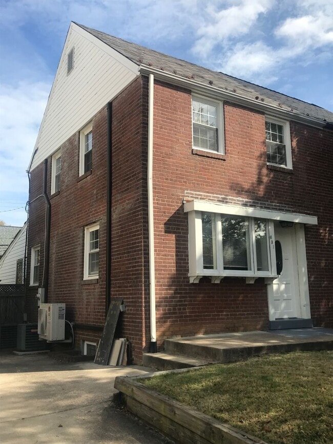 Building Photo - 631 N Nelson St