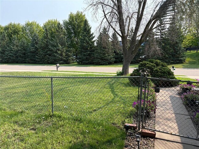 Building Photo - 9055 Forestview Ln N