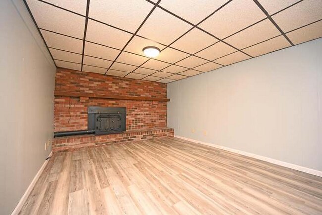 Building Photo - 1209 Oriole Ct