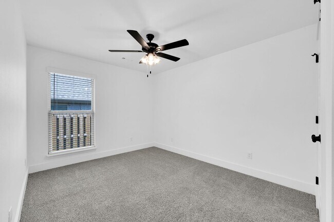 Building Photo - Brand New Home Waiting For you!