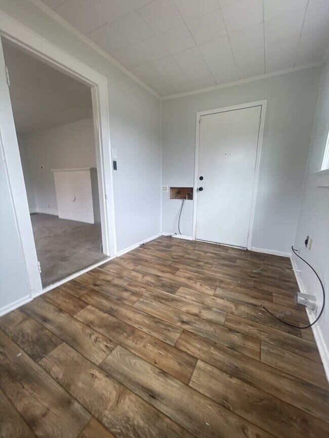 Building Photo - Charming 2-Bedroom Oasis with Full Bath in Pelzer's Heart!