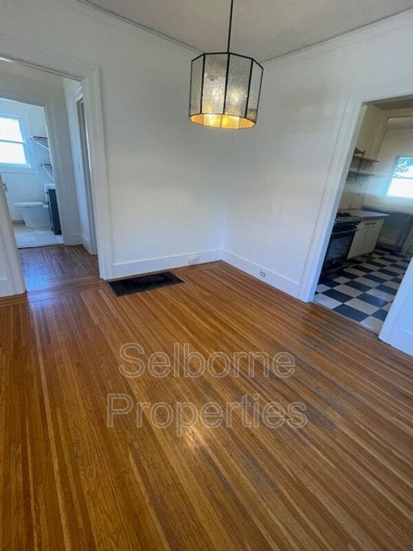 Building Photo - 1424 E 20th St