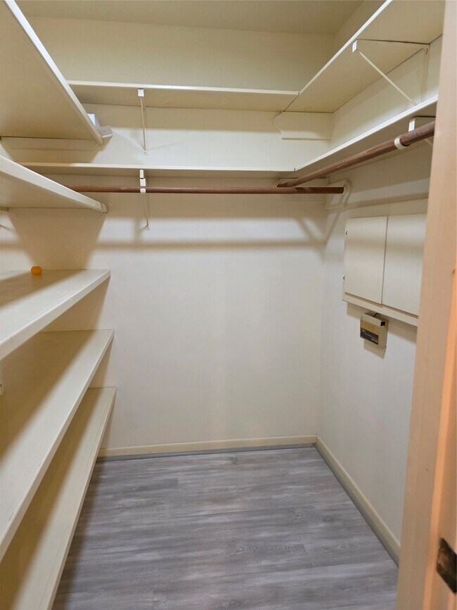 Building Photo - 406 Fox Briar Ln