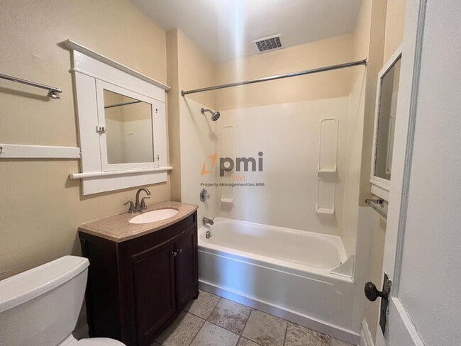 Building Photo - 207 Monroe St